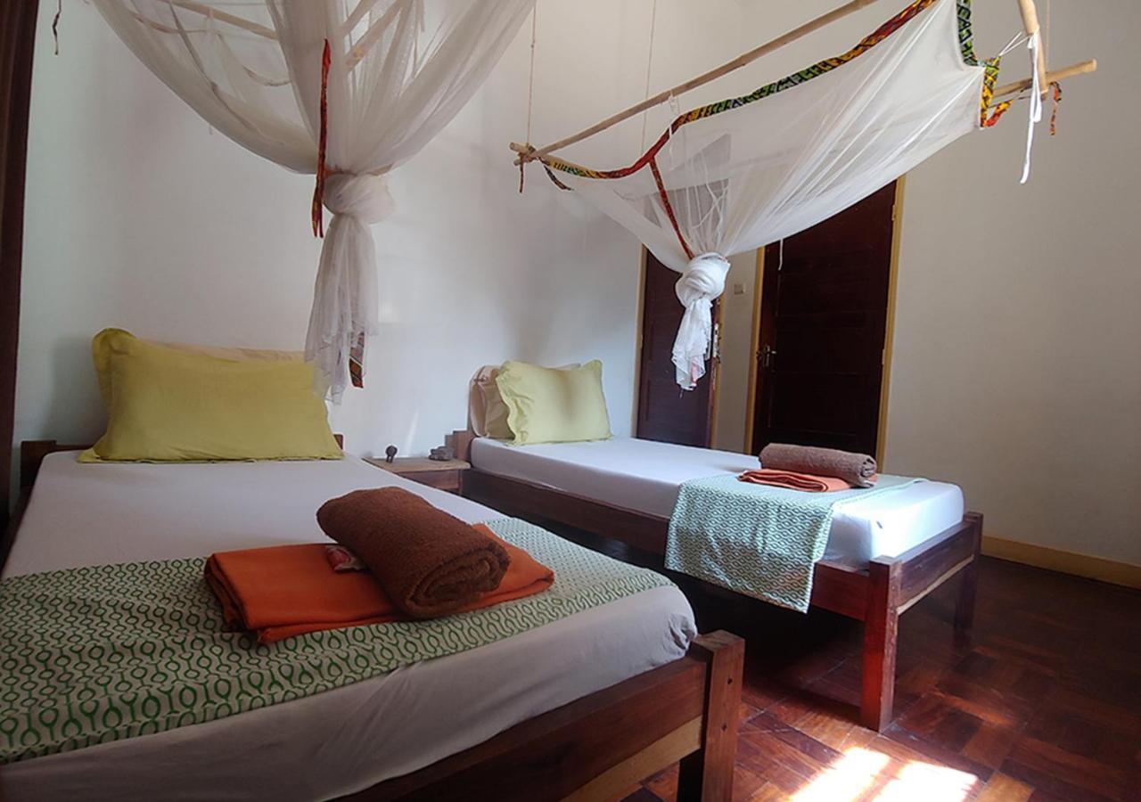 Ruby - Casa De Hospedes - Backpackers Nampula Extérieur photo