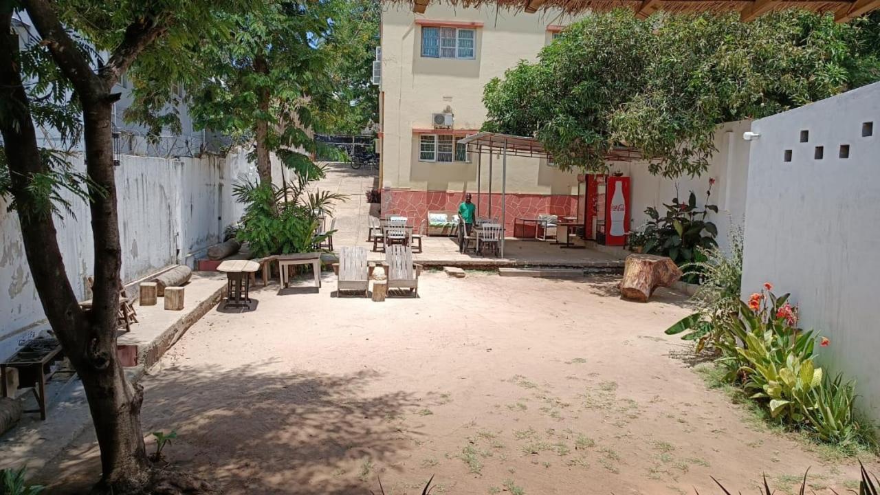 Ruby - Casa De Hospedes - Backpackers Nampula Extérieur photo